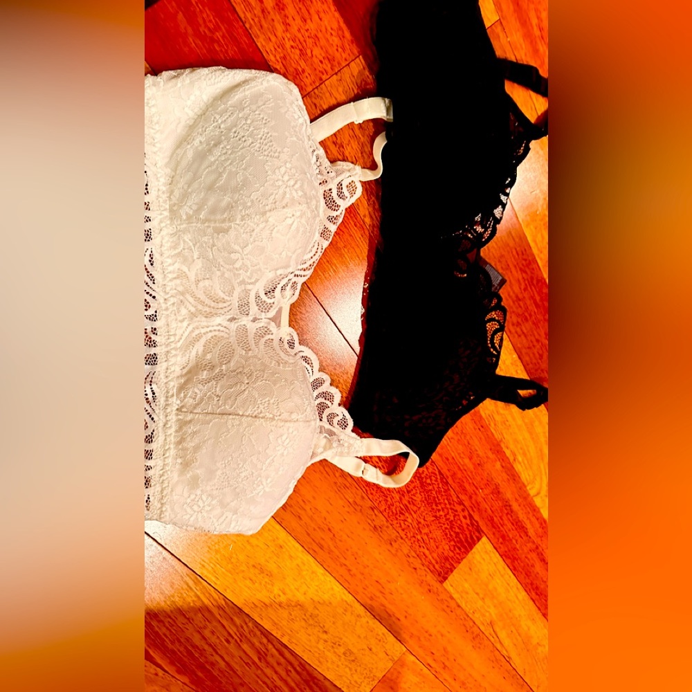 Two pack NWOT Bali bras 38 DD. White lace with lift. Black and white.